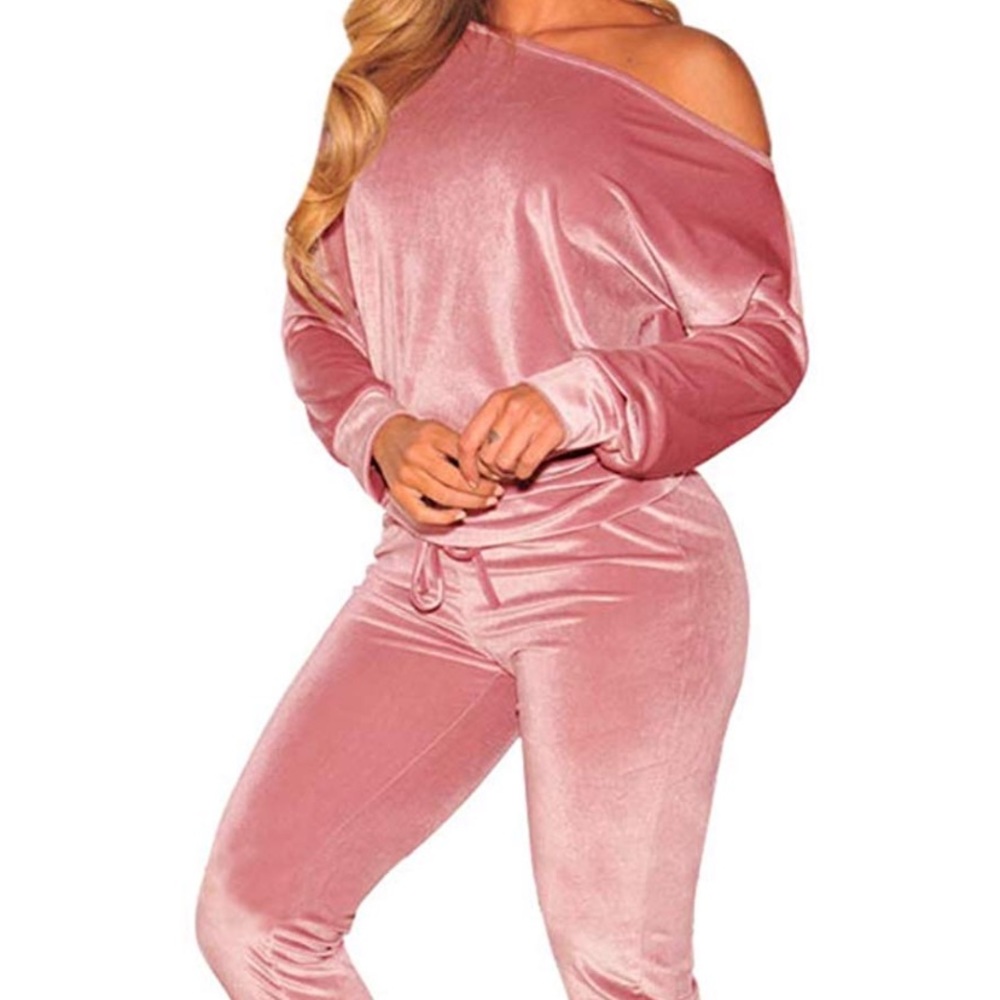 NWOT. Women’s pink velour sweatsuit